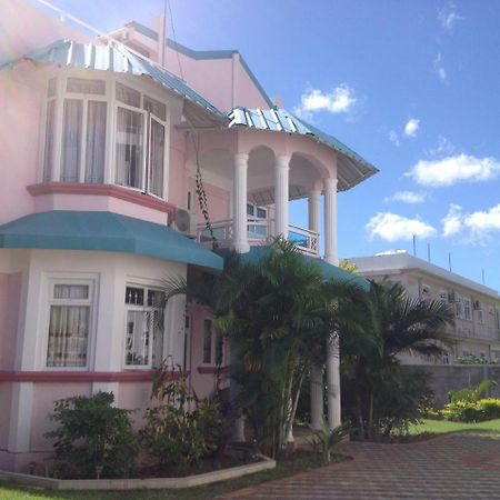 Fayruz Villa Is A 3 Bedroom, 3 Bathroom Detached House With Ac And Swimming Pool 5 Minutes Walk From Flic En Flac Public Beach 외부 사진