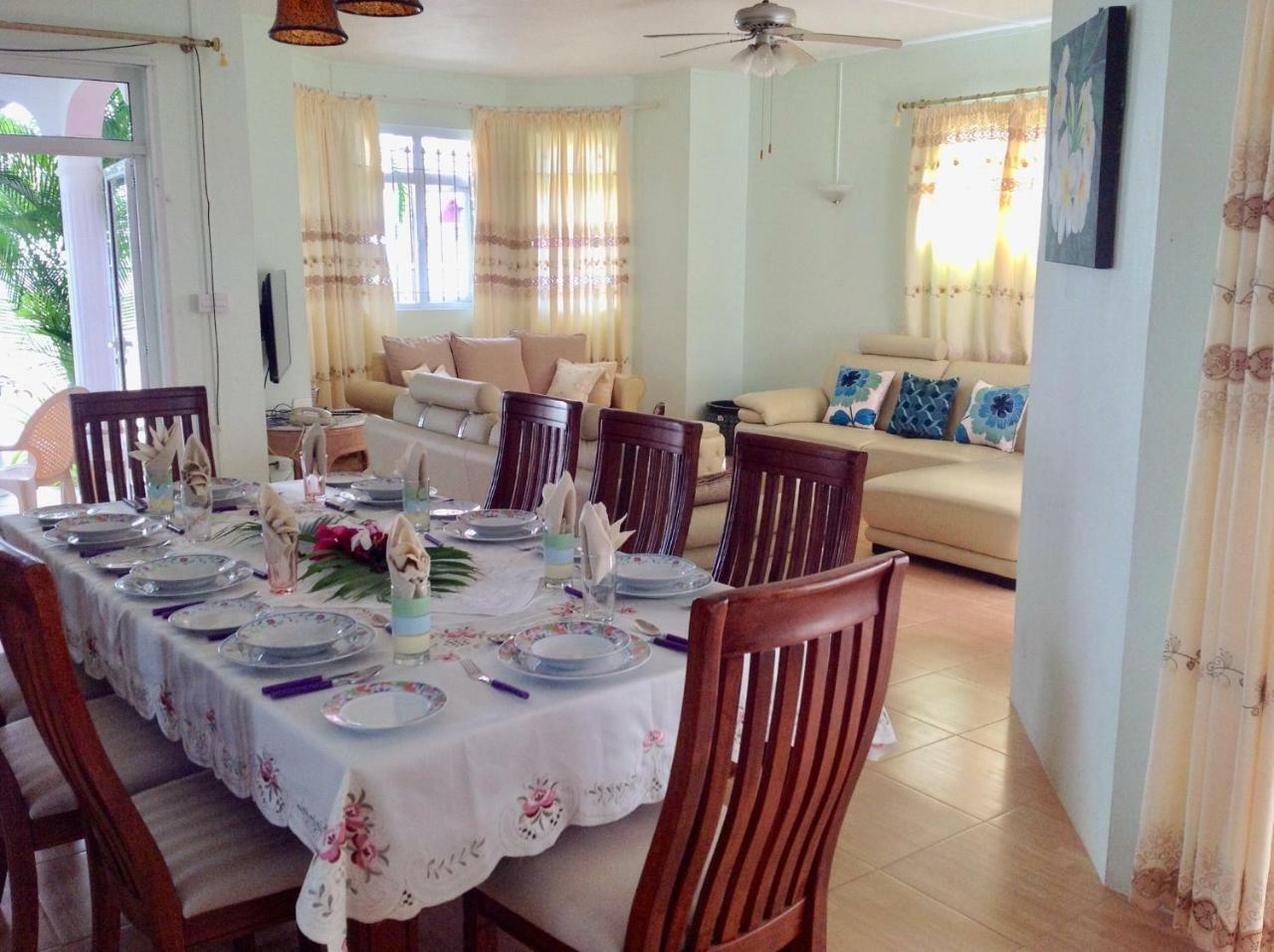 Fayruz Villa Is A 3 Bedroom, 3 Bathroom Detached House With Ac And Swimming Pool 5 Minutes Walk From Flic En Flac Public Beach 외부 사진