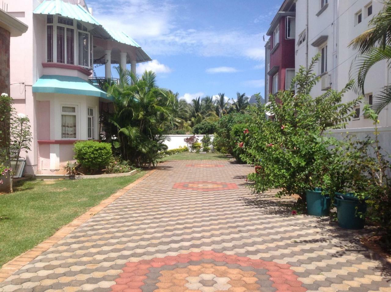 Fayruz Villa Is A 3 Bedroom, 3 Bathroom Detached House With Ac And Swimming Pool 5 Minutes Walk From Flic En Flac Public Beach 외부 사진