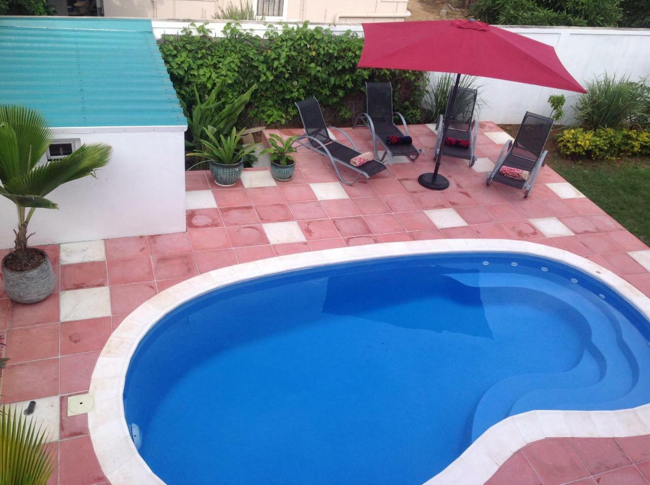 Fayruz Villa Is A 3 Bedroom, 3 Bathroom Detached House With Ac And Swimming Pool 5 Minutes Walk From Flic En Flac Public Beach 외부 사진