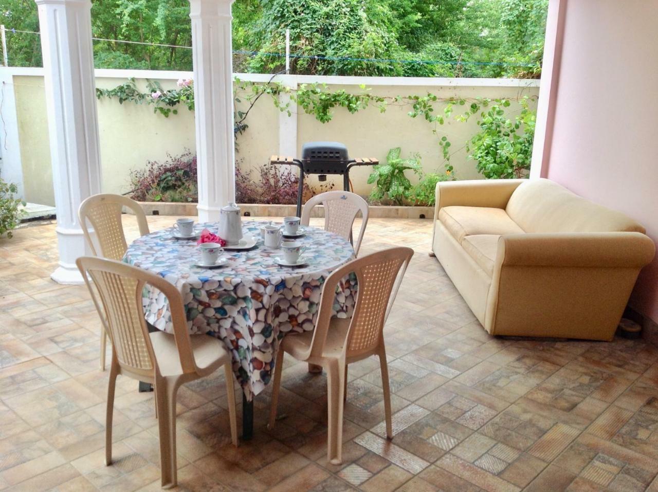 Fayruz Villa Is A 3 Bedroom, 3 Bathroom Detached House With Ac And Swimming Pool 5 Minutes Walk From Flic En Flac Public Beach 외부 사진