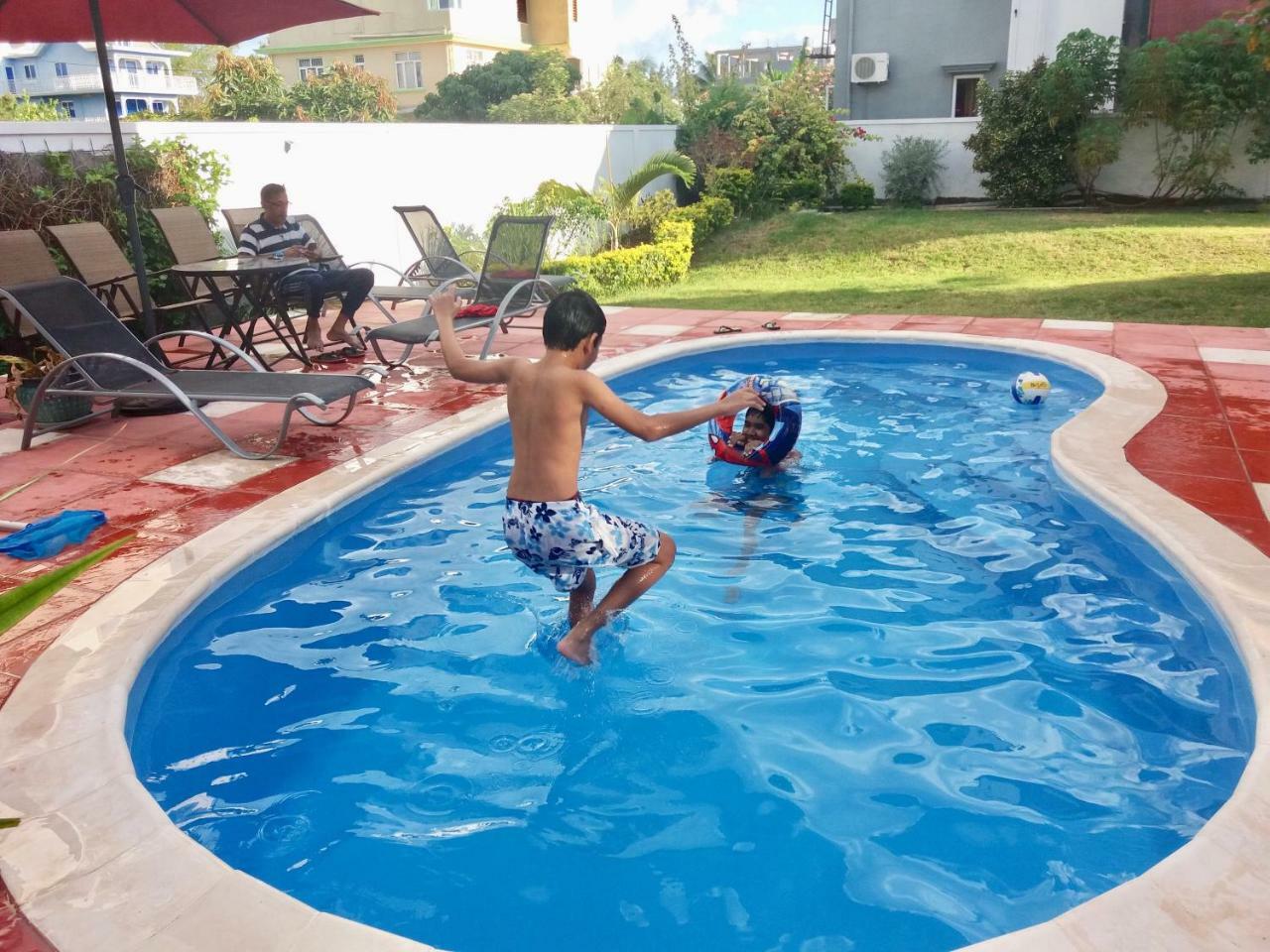 Fayruz Villa Is A 3 Bedroom, 3 Bathroom Detached House With Ac And Swimming Pool 5 Minutes Walk From Flic En Flac Public Beach 외부 사진
