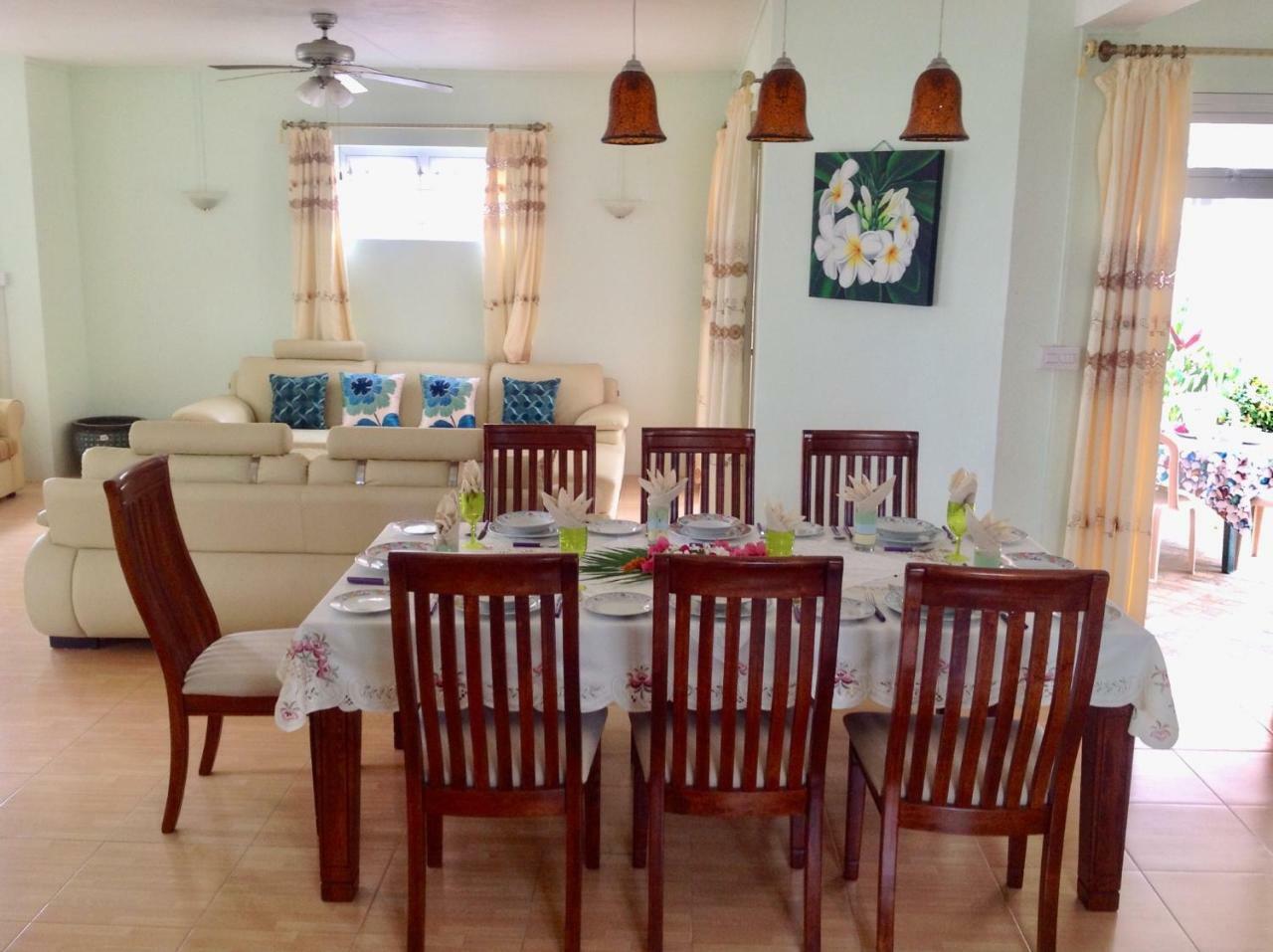 Fayruz Villa Is A 3 Bedroom, 3 Bathroom Detached House With Ac And Swimming Pool 5 Minutes Walk From Flic En Flac Public Beach 외부 사진
