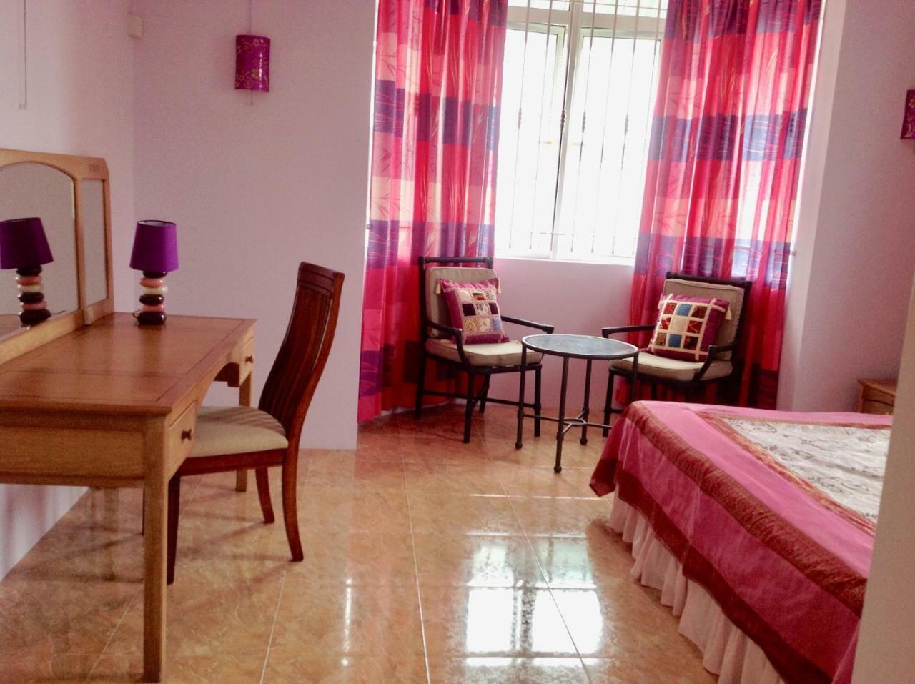 Fayruz Villa Is A 3 Bedroom, 3 Bathroom Detached House With Ac And Swimming Pool 5 Minutes Walk From Flic En Flac Public Beach 외부 사진