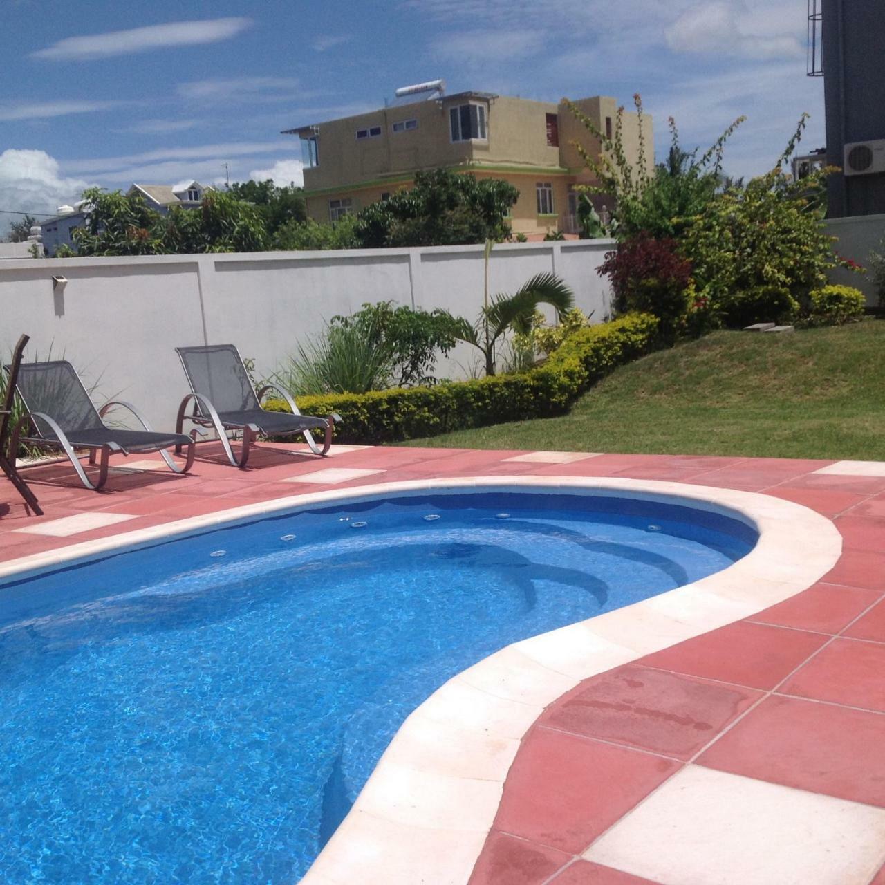 Fayruz Villa Is A 3 Bedroom, 3 Bathroom Detached House With Ac And Swimming Pool 5 Minutes Walk From Flic En Flac Public Beach 외부 사진