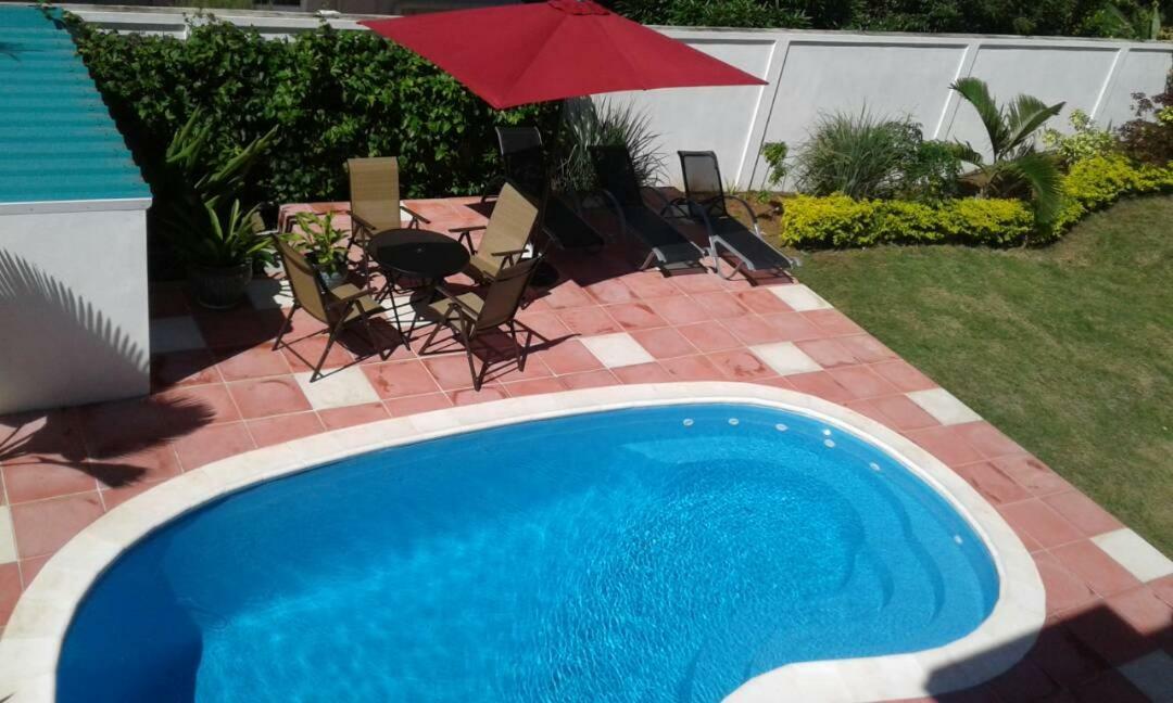 Fayruz Villa Is A 3 Bedroom, 3 Bathroom Detached House With Ac And Swimming Pool 5 Minutes Walk From Flic En Flac Public Beach 외부 사진
