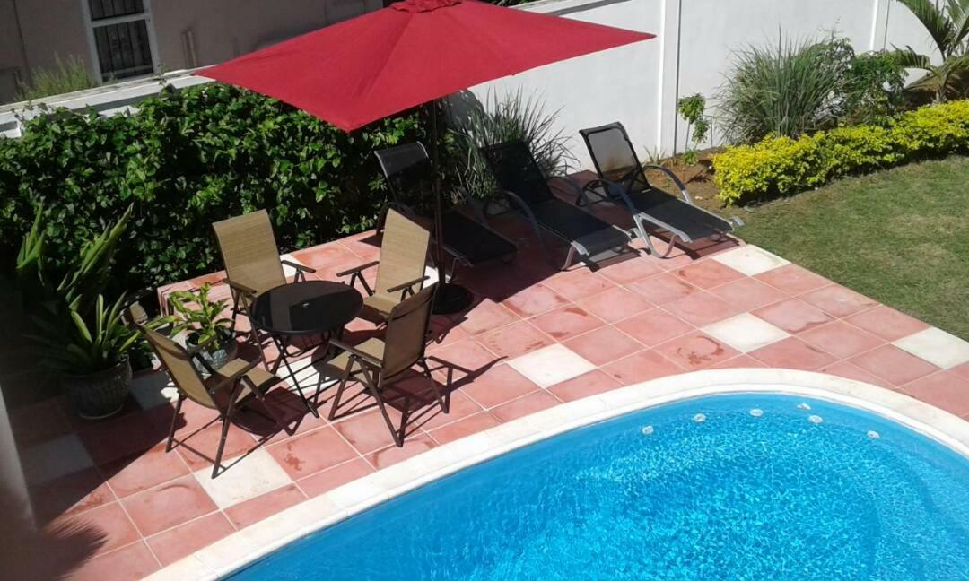 Fayruz Villa Is A 3 Bedroom, 3 Bathroom Detached House With Ac And Swimming Pool 5 Minutes Walk From Flic En Flac Public Beach 외부 사진