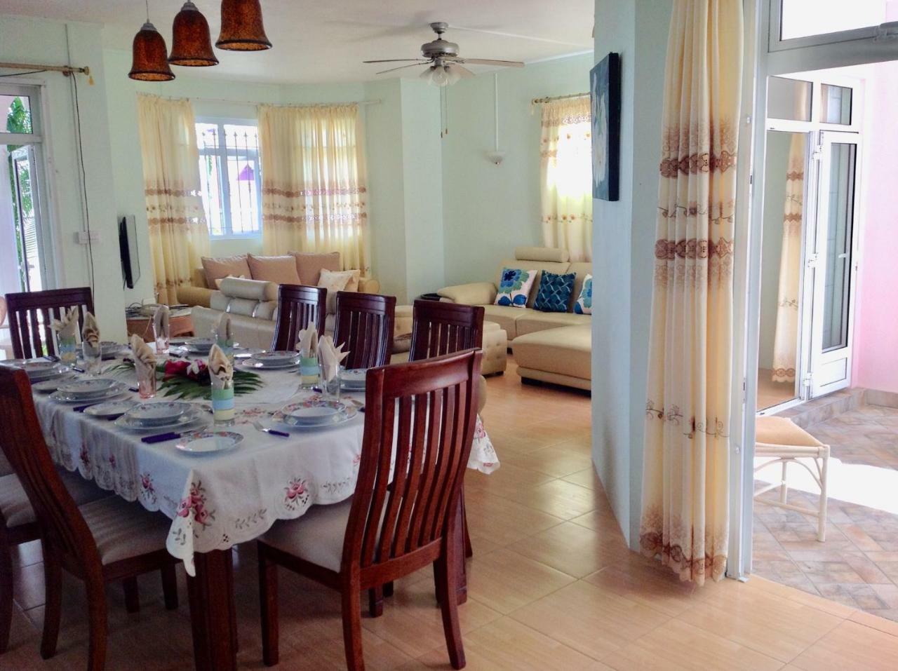 Fayruz Villa Is A 3 Bedroom, 3 Bathroom Detached House With Ac And Swimming Pool 5 Minutes Walk From Flic En Flac Public Beach 외부 사진