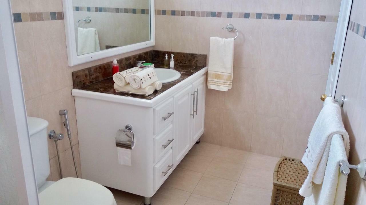 Fayruz Villa Is A 3 Bedroom, 3 Bathroom Detached House With Ac And Swimming Pool 5 Minutes Walk From Flic En Flac Public Beach 외부 사진