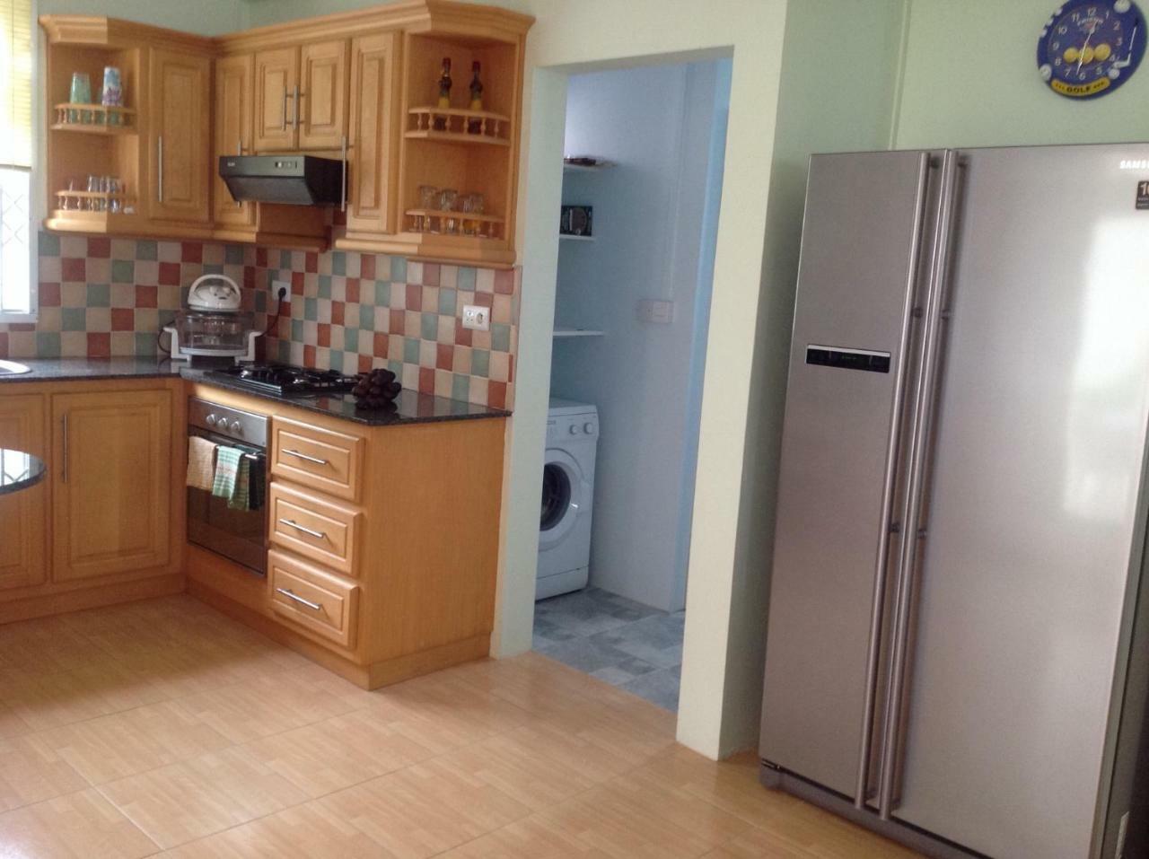 Fayruz Villa Is A 3 Bedroom, 3 Bathroom Detached House With Ac And Swimming Pool 5 Minutes Walk From Flic En Flac Public Beach 외부 사진