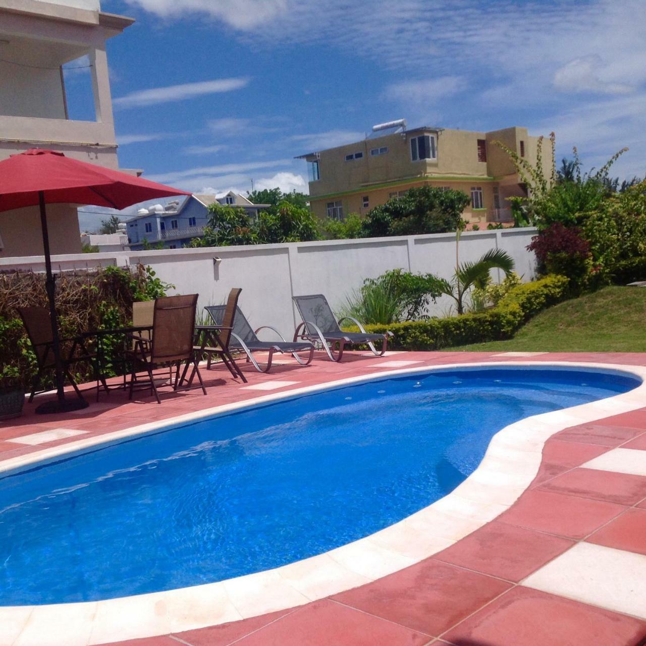 Fayruz Villa Is A 3 Bedroom, 3 Bathroom Detached House With Ac And Swimming Pool 5 Minutes Walk From Flic En Flac Public Beach 외부 사진